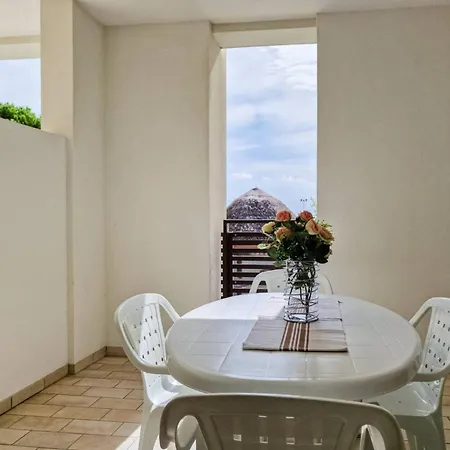 Sunny Flat With A Generous Terrace Апартаменты Бибионе
