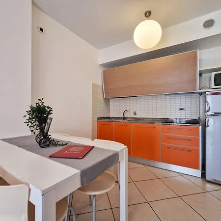 Апартаменты Sunny Flat With A Generous Terrace