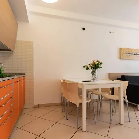 Sunny Flat With A Generous Terrace Апартаменты Бибионе